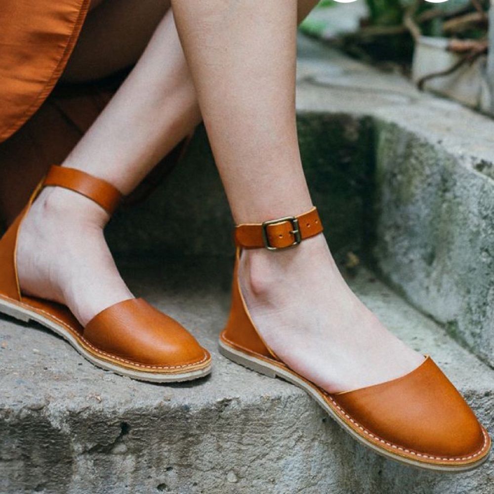 Crupon Trevi Standard Tan Leather Minimalist Sandals 38 NWT